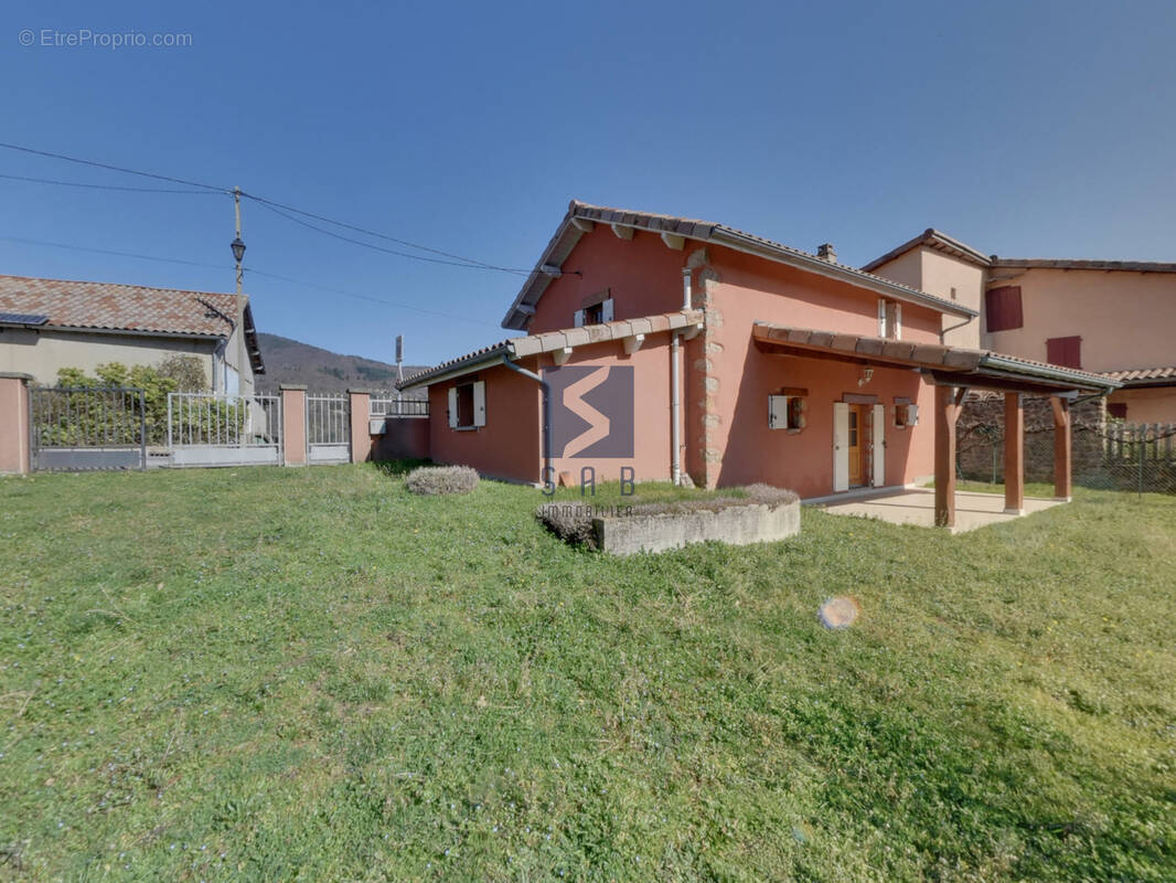 Maison à SAINT-BARTHELEMY-LE-MEIL