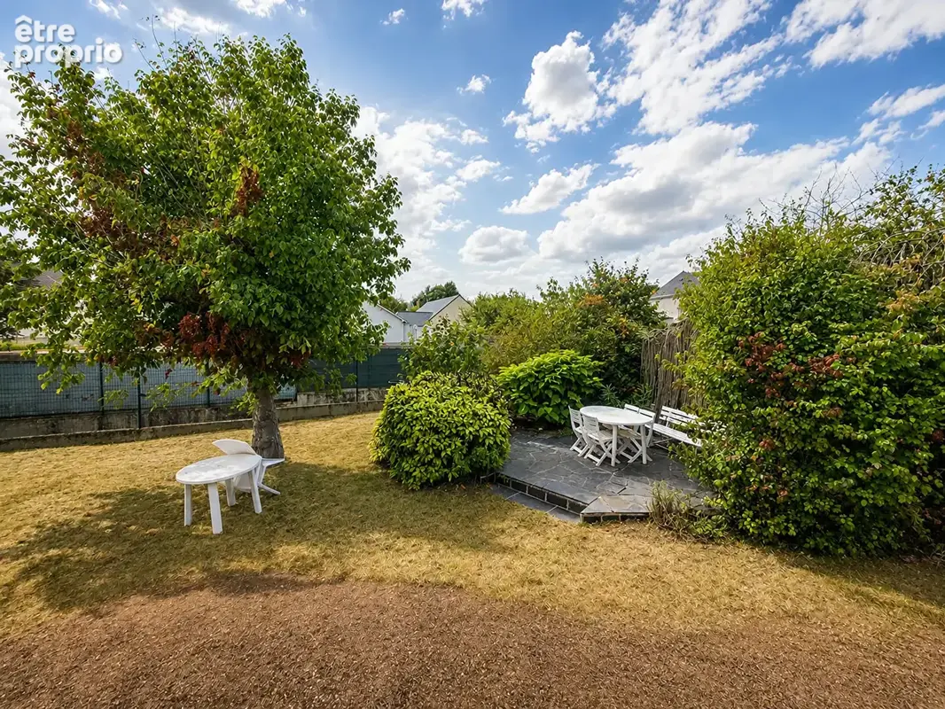 Maison à vendre à Châteauneuf Sur Sarthe jardin, sous sol et terrain constructible. - photo 6