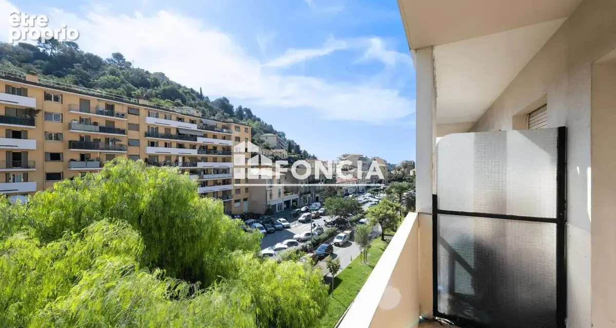 Menton proximite gare routiere et commerces 2 pieces traversant en etage eleve - photo 2