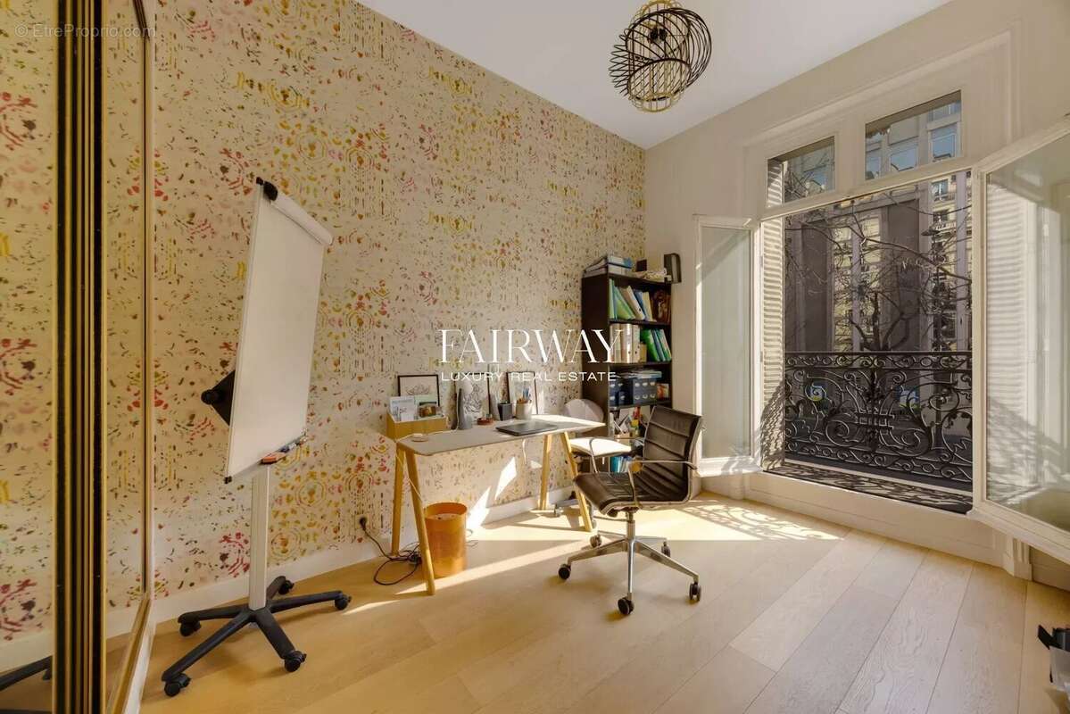 Appartement à PARIS-17E