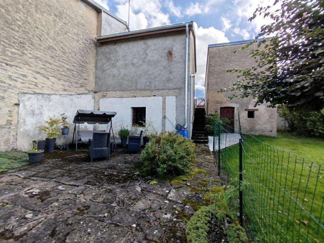 Maison avec terrasse jardin et garage - photo 18