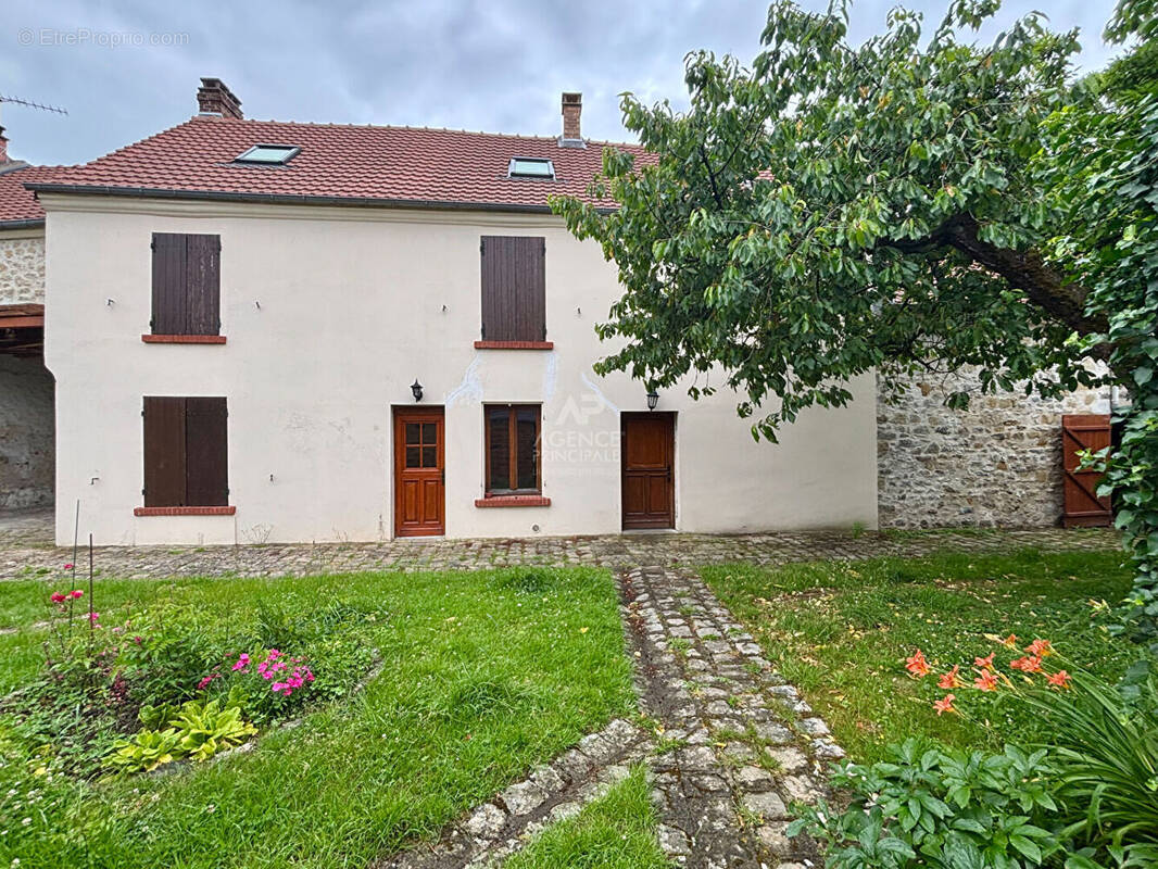 Maison à GENICOURT