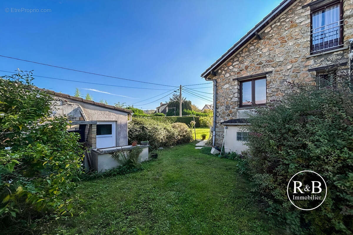 Maison à LES CLAYES-SOUS-BOIS