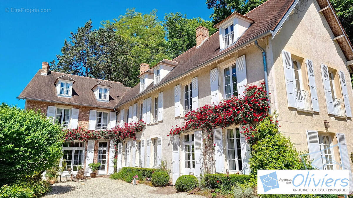 Maison à LA CELLE-LES-BORDES