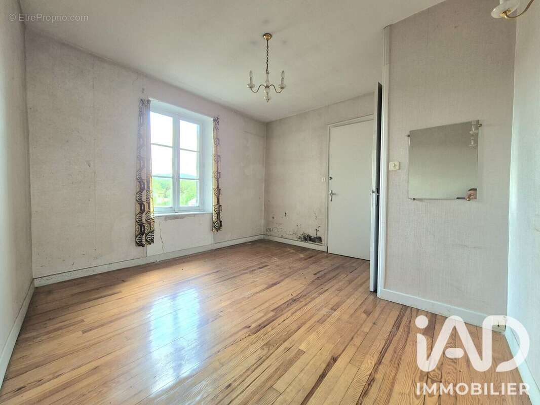 Photo 2 - Maison à NOIRETABLE