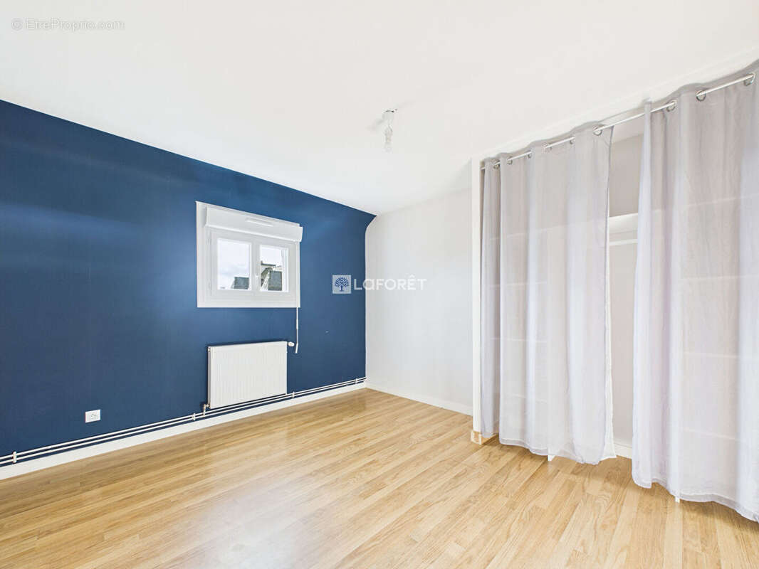 Maison à CHATEAUNEUF-DU-FAOU