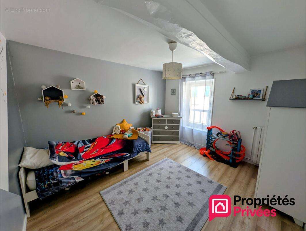 Maison ancienne 138m2 4 chambres grand garage 74m2 Jardin clos 625m2 345000FAI - photo 7