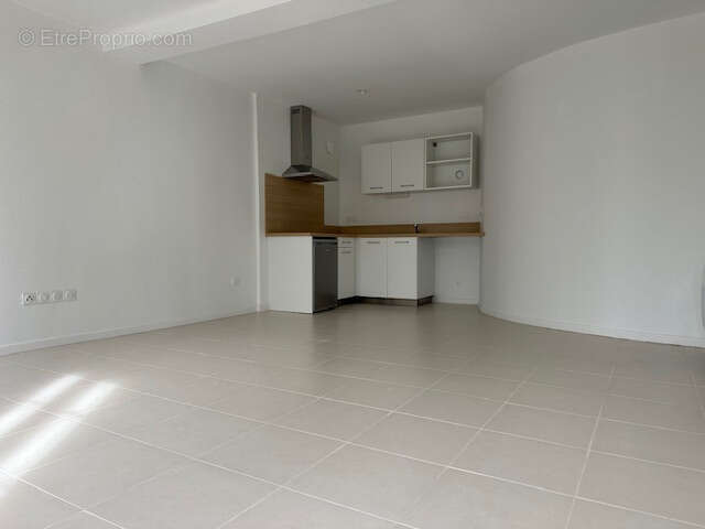 Appartement T2 entièrement rénové en rez de jardin dans résidence fermée. - photo 5