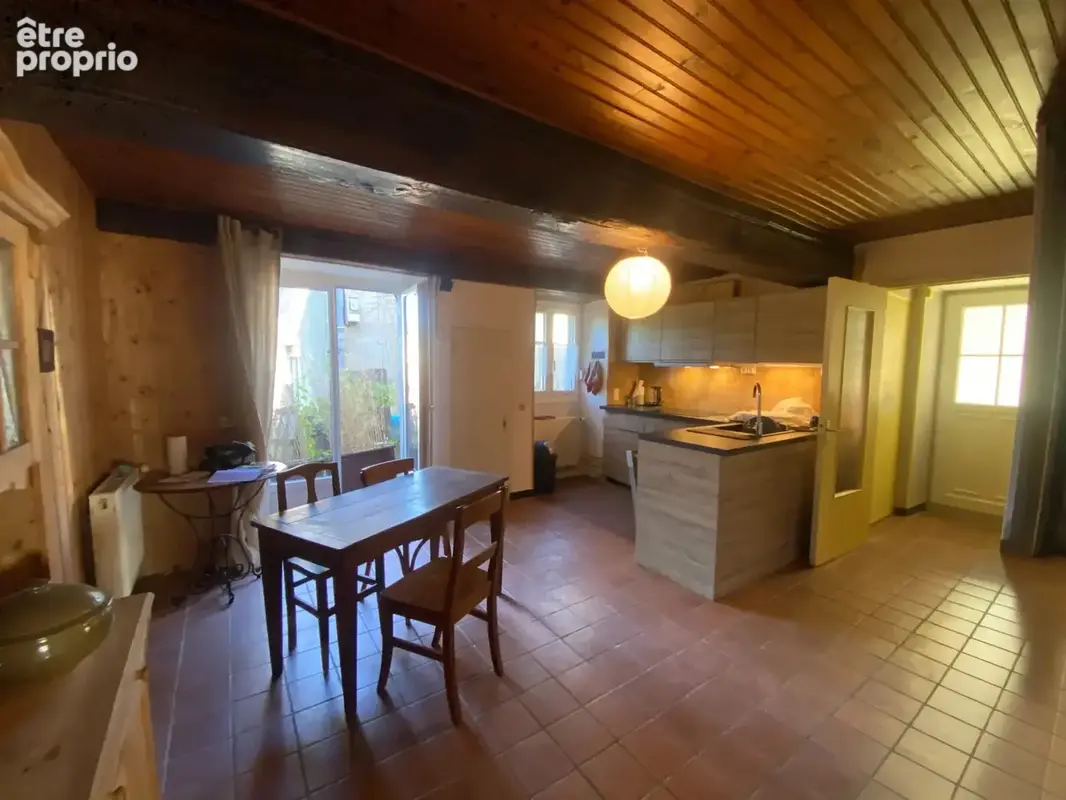 Maison ancienne 91m²  2CH avec petit jardin - photo 4