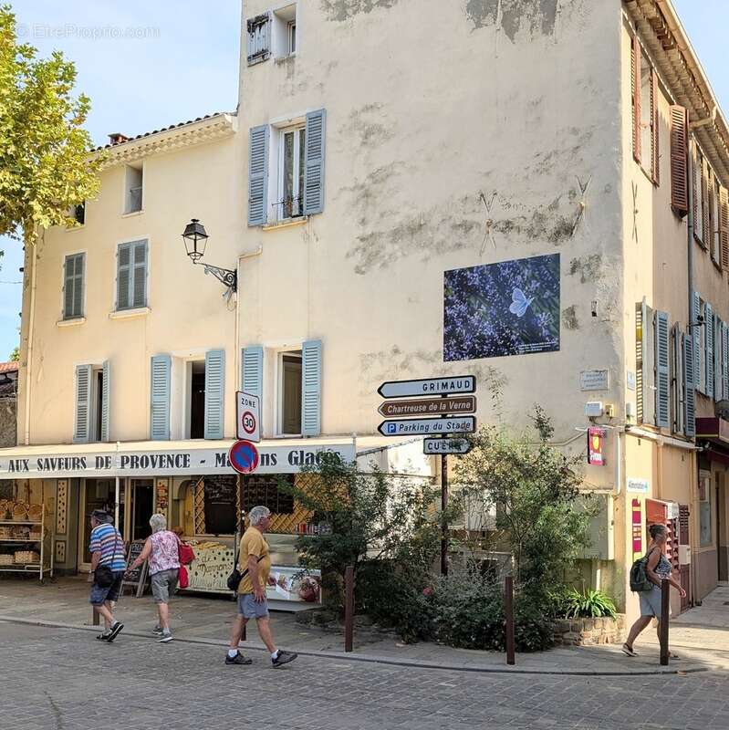 Appartement à COLLOBRIERES