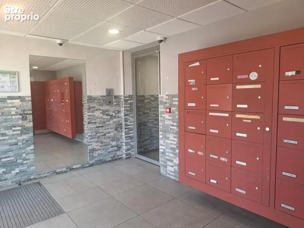 A VENDRE - T2 + garage proche gare de Vénissieux - photo 10