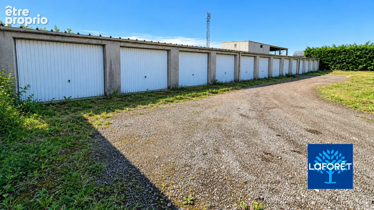 Photo Parking à La Bassee au prix de 110 000€
