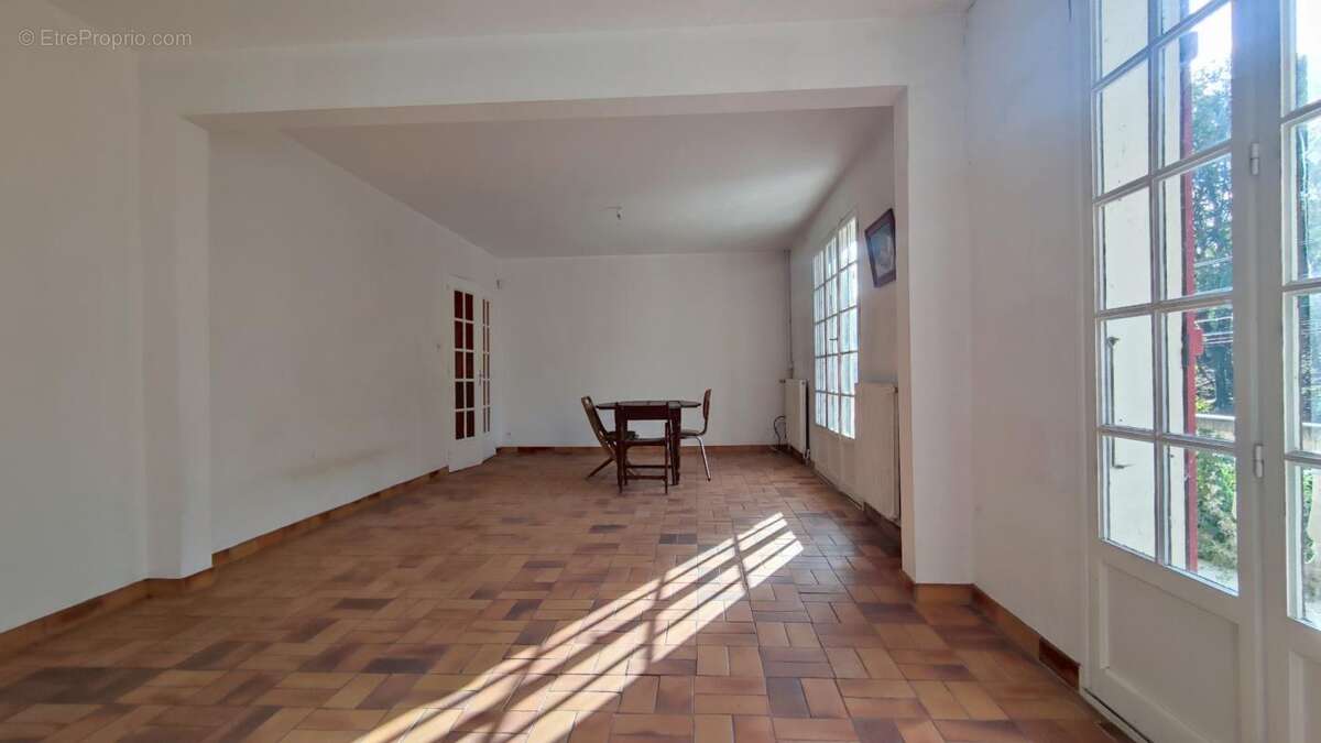 Maison d'Artisan Familiale de 150 m² 6 pièces avec Jardin et Sous-sol Complet - Proche de Rouen en Seine-Maritime et des Grands  - photo 3