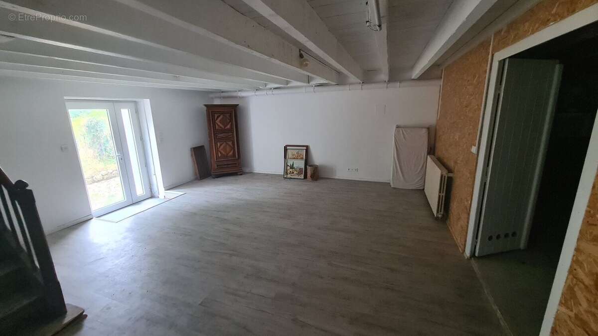 Charmante Maison Mitoyenne de 210 m² avec Jardin de 900 m²  Ruelle-sur-Touvre - photo 10