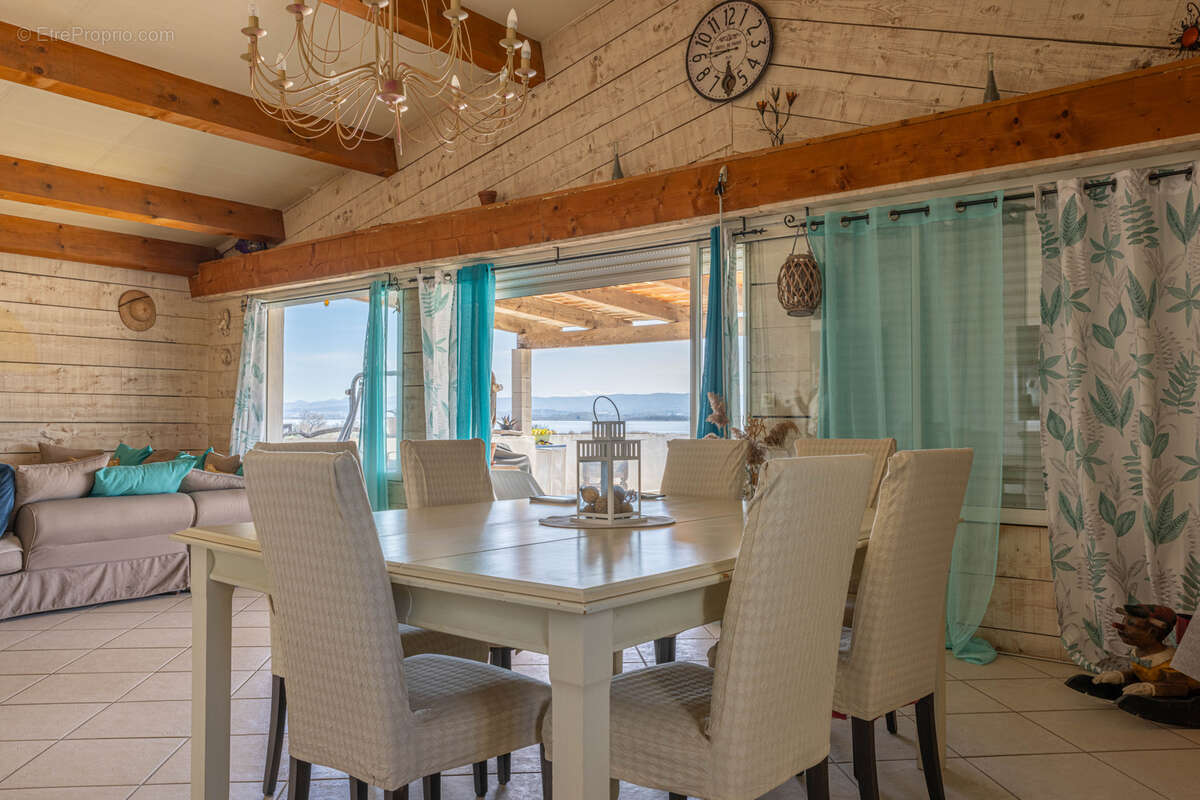 Appartement à CHATEAUNEUF-LES-MARTIGUES