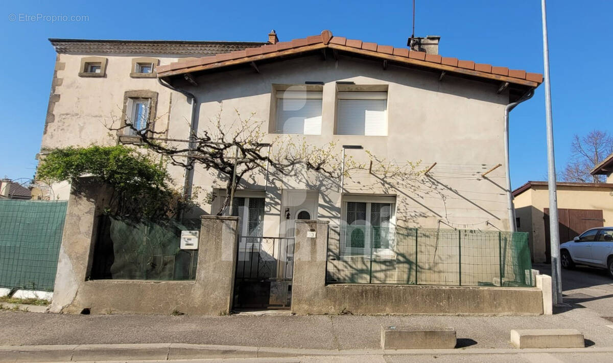 Maison à MONTELIER