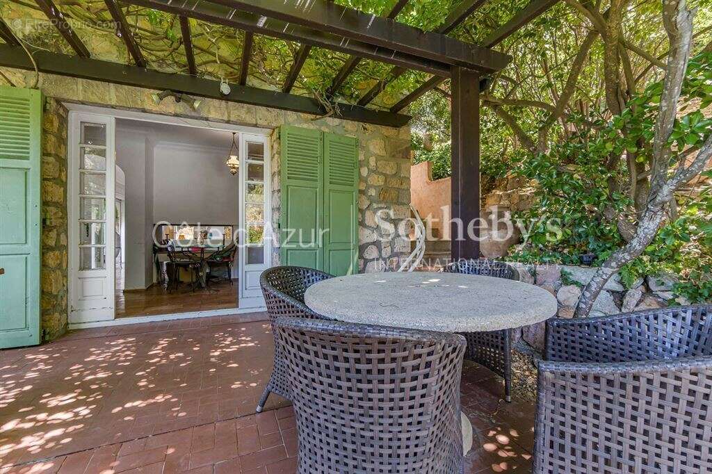 Théoule-sur-Mer – Villa provençale de 180 m² avec vue mer panoramique, piscine et hammam - photo 17