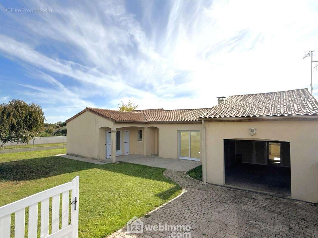 Maison de plain-pied de 2001, 115 m2 habitables. - Maison à QUINCAY