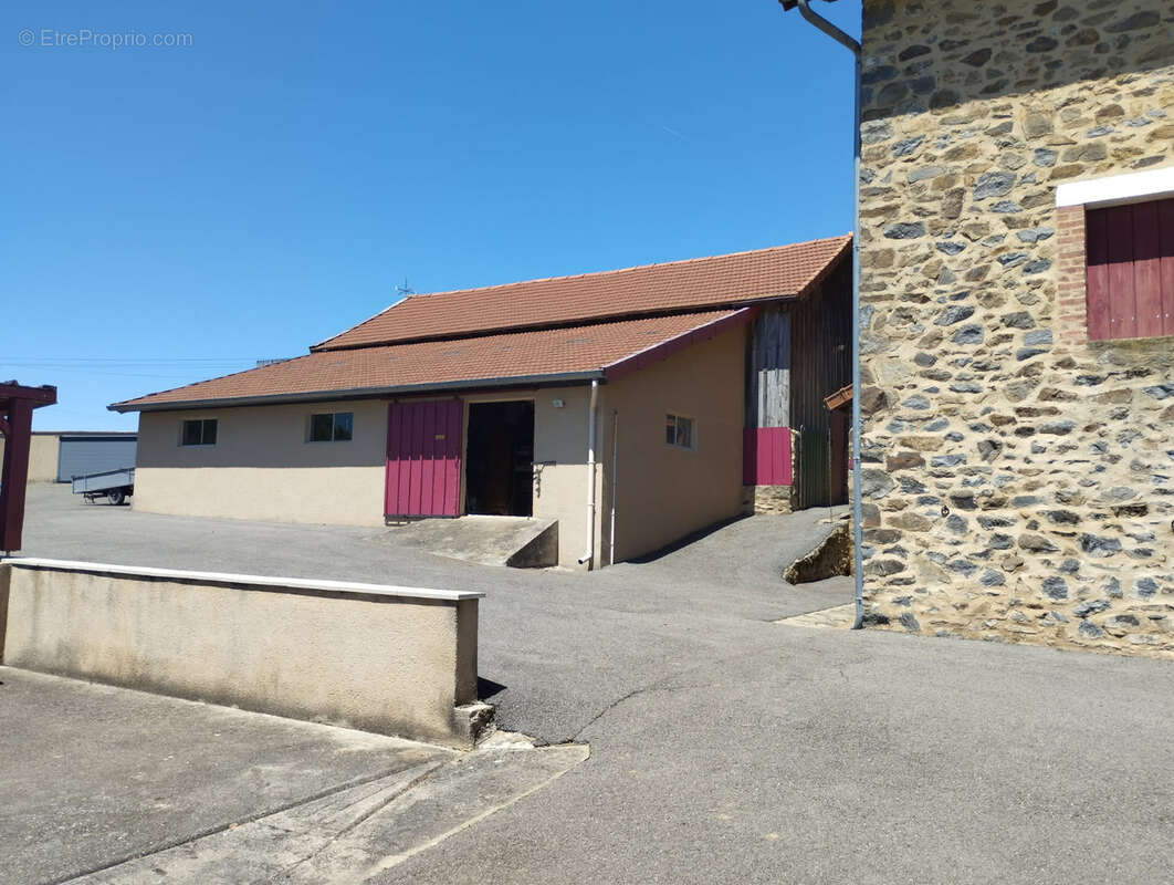 Maison à SAINT-LEONARD-DE-NOBLAT