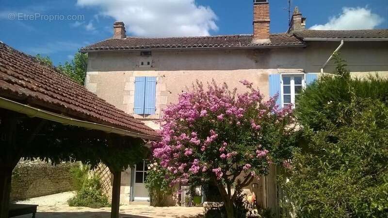Maison à SAINT-FRONT-LA-RIVIERE