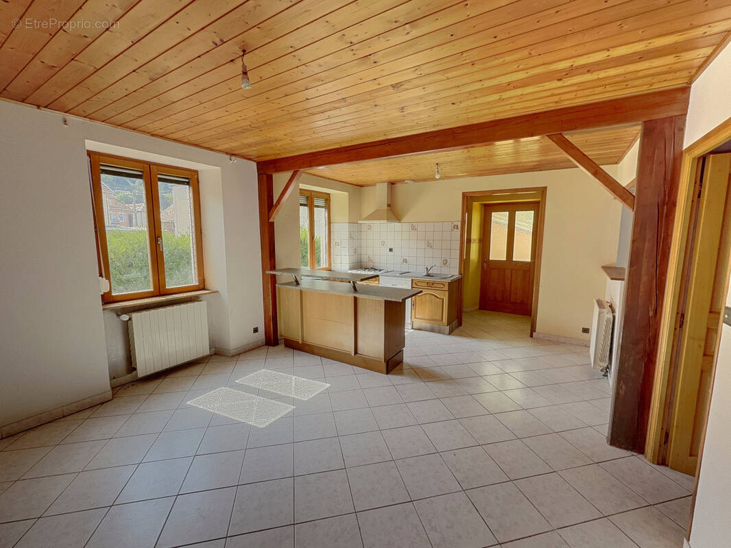 Appartement à PONT-DE-ROIDE