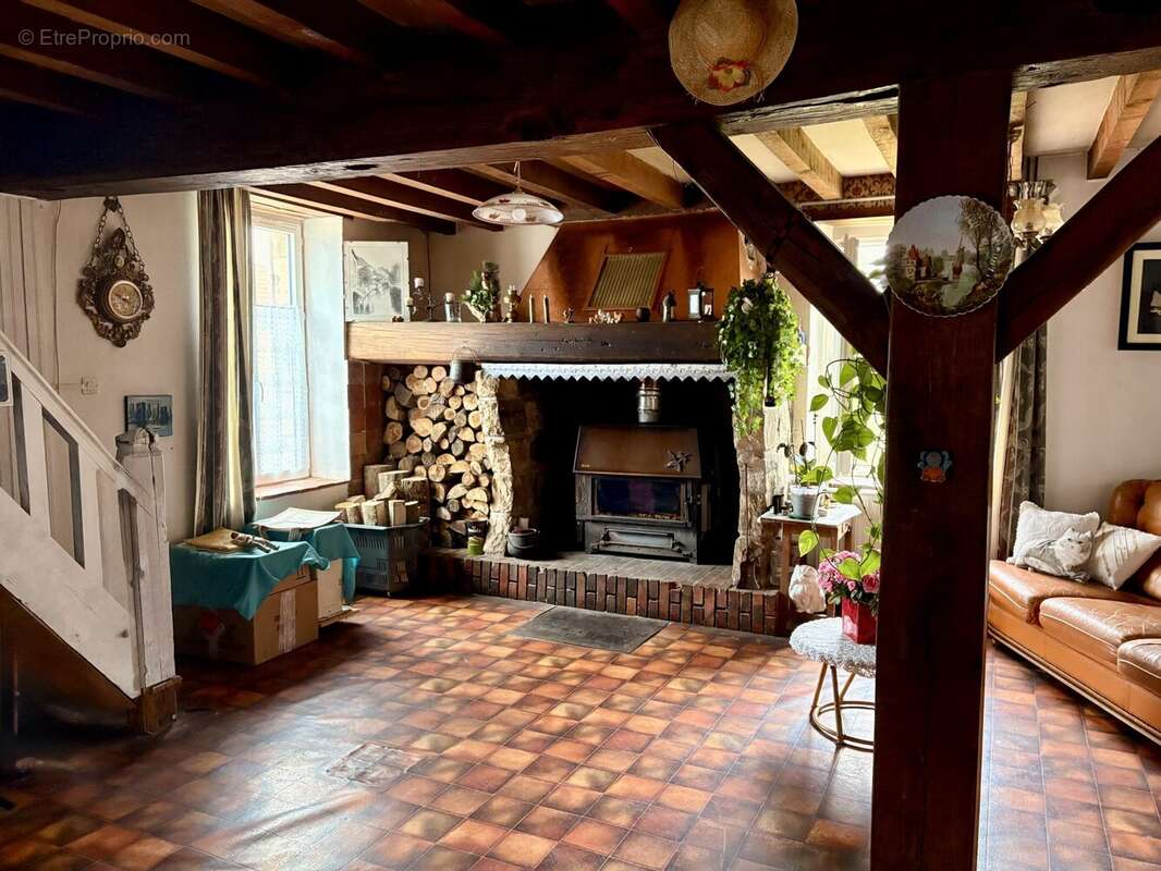 Maison à LES BORDES