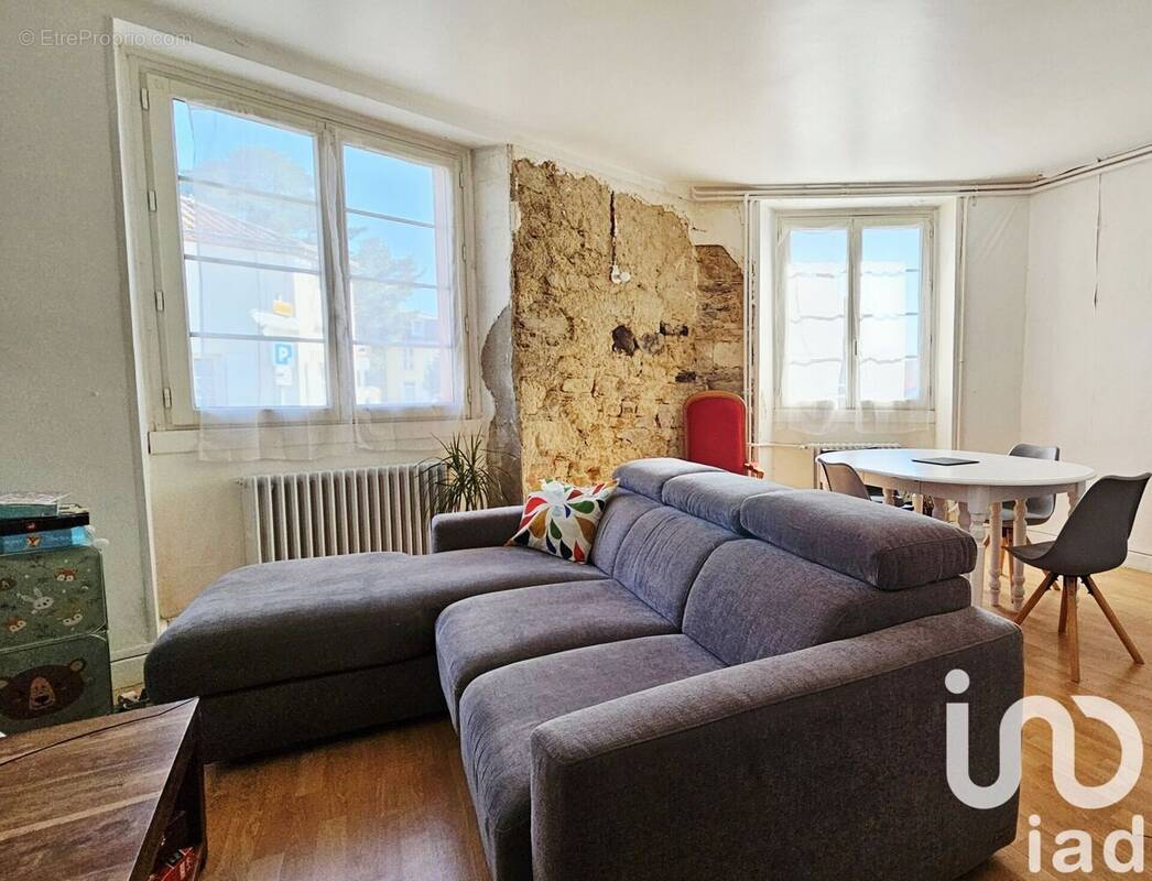 Photo 1 - Maison à LA CHAIZE-LE-VICOMTE
