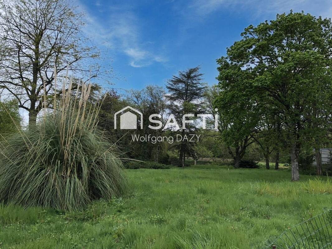 Photo 1 - Terrain à VOUNEUIL-SUR-VIENNE