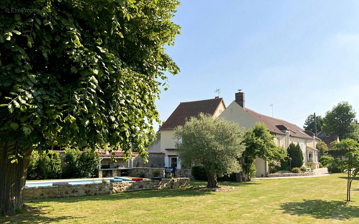 Maison à HOUDAN
