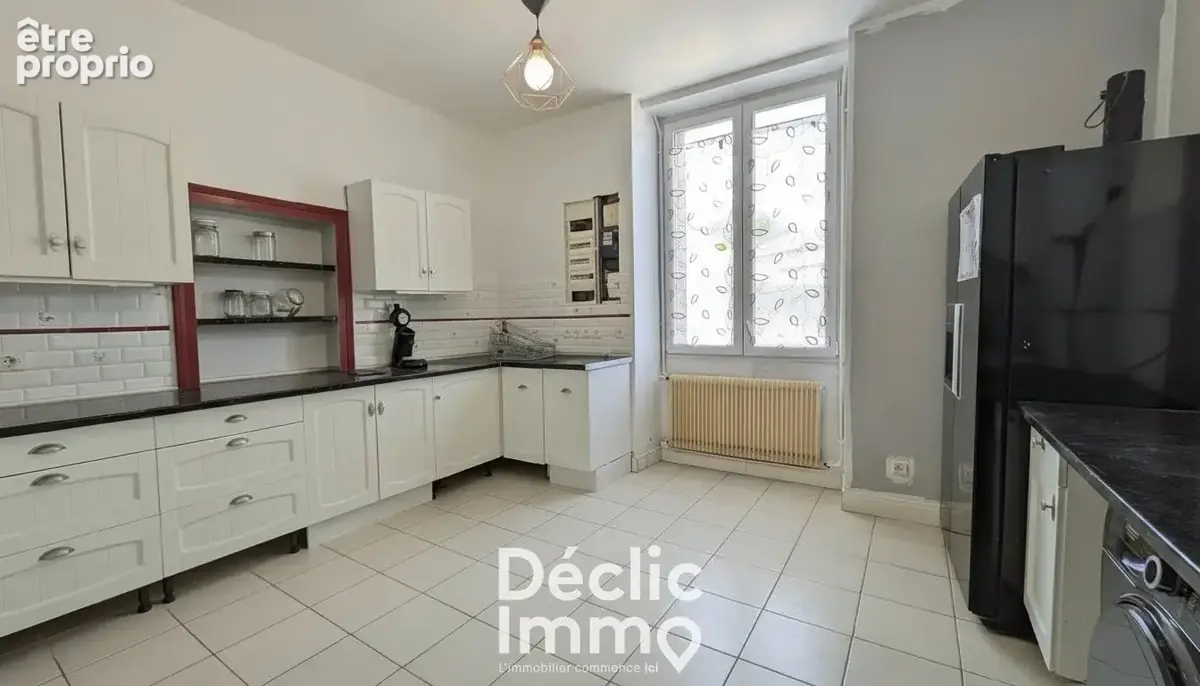 Maison familiale avec jardin et dépendances  entre Civray et Ruffec - photo 8
