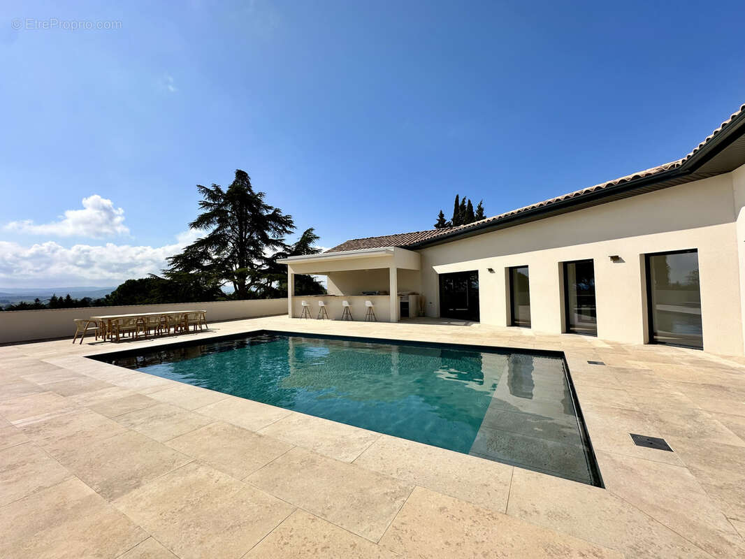 Maison à VILLEMOUSTAUSSOU
