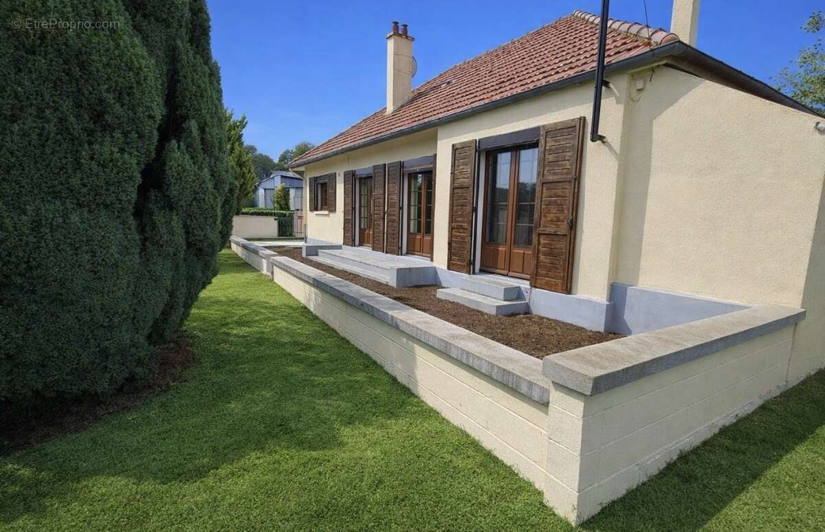 Maison à COUCY-LE-CHATEAU-AUFFRIQUE