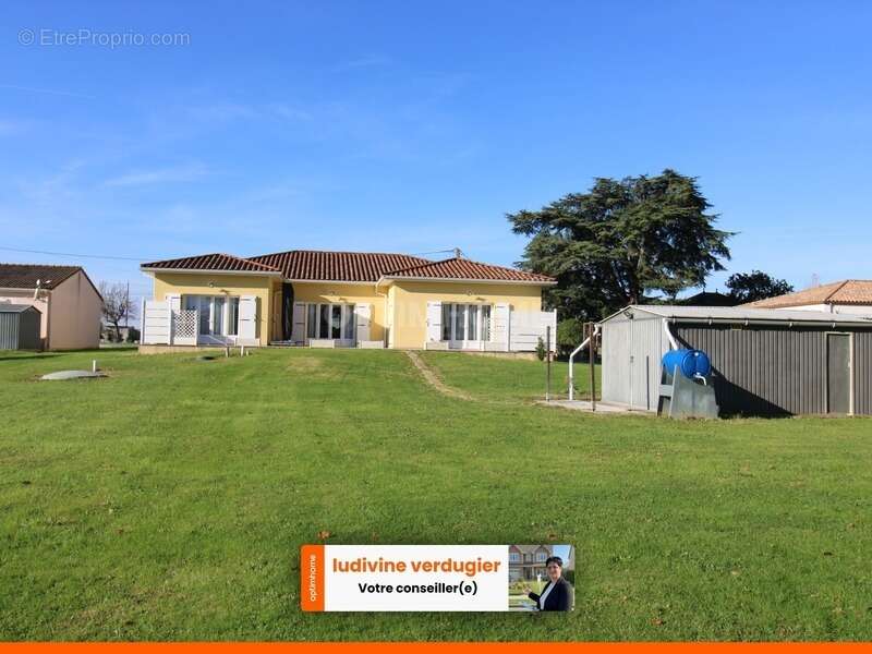Maison à SAINT-ETIENNE-DE-FOUGERES