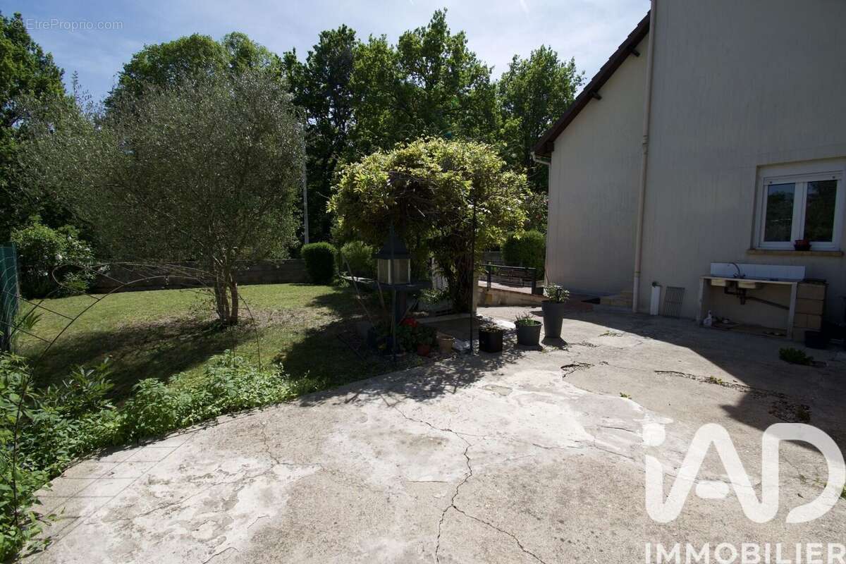 Photo 2 - Maison à SAINT-GERMAIN-LES-ARPAJON