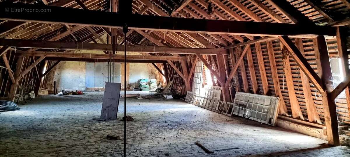 PROPRIETE AUTHENTIQUE   composée d' une maison familiale  et  de dépendances sur 10 HA . * - photo 17