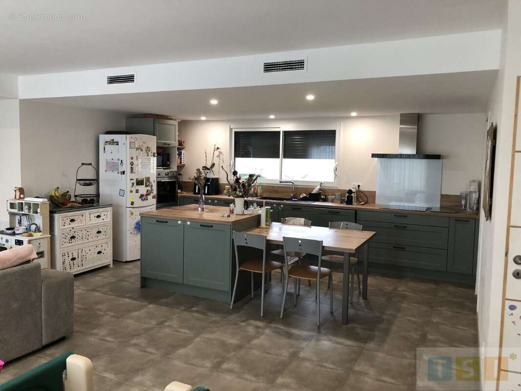 Maison de plain-pied récente sur terrain de 1827 m² - photo 6