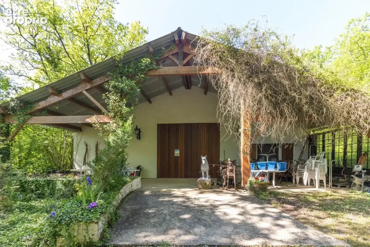 Maison spacieuse avec piscine, grandes dépendances et terrain - photo 18