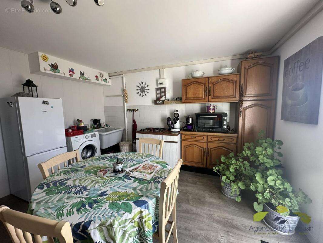 Maison à SAINT-LEONARD-DE-NOBLAT