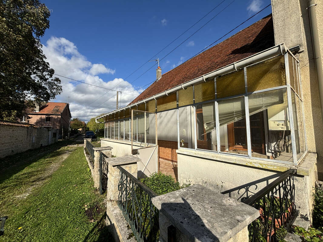 Maison à SAINTE-COLOMBE-SUR-SEINE
