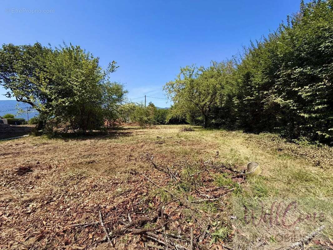 Terrain plat constructible de 953 m² — Libre constructeur — Grésy-sur-Aix - photo 2