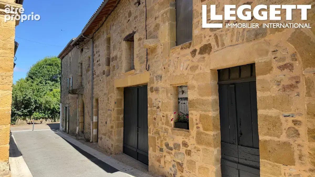 Très belle Grange – extérieur rénové, toiture récente, tout-à-l’égout et électricité. Située cœur d’un village - photo 2