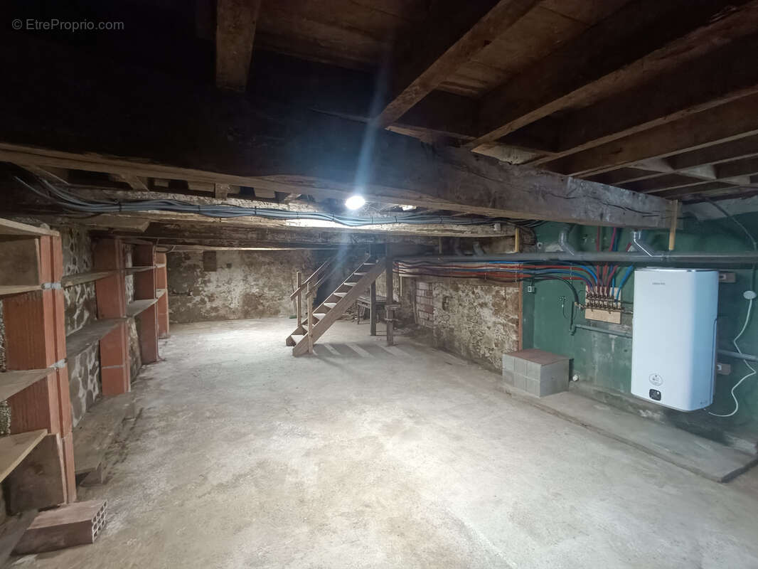 Maison de ville rénovée avec dépendance - photo 15