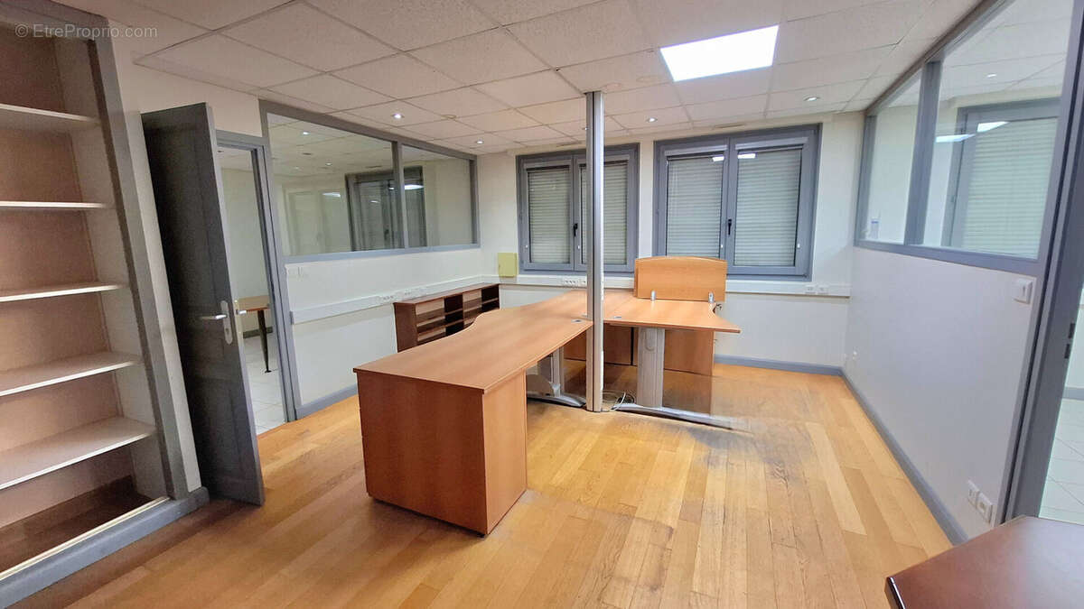 Commerce à FERRIERES