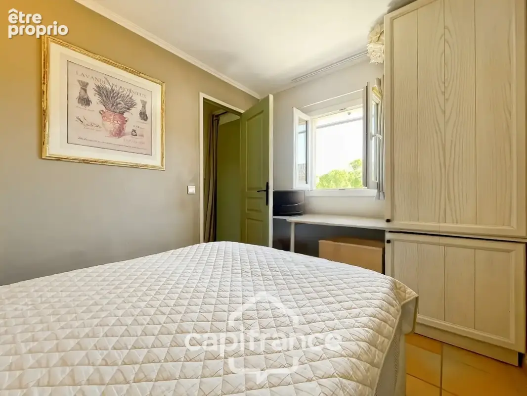Pont royal — un appartement signature avec vue,climatise , terrasse et 6 couchages , 2ème et dernier étage sur le lac - photo 12