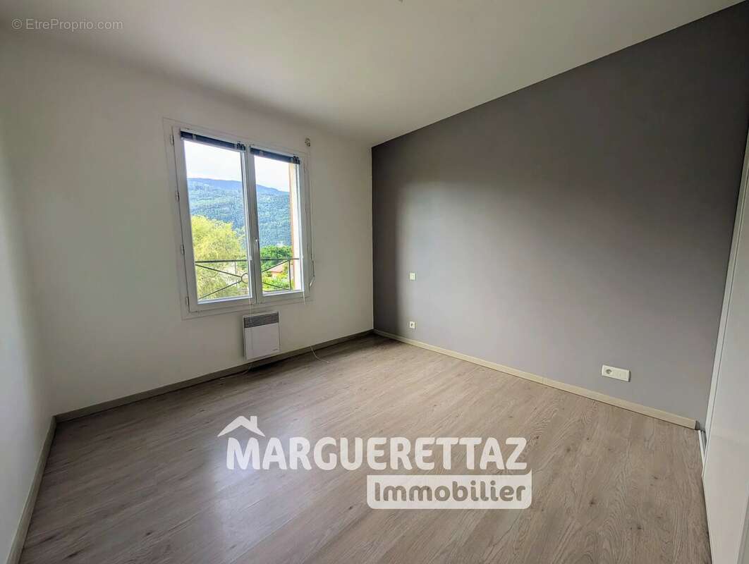 Maison à MARIGNIER