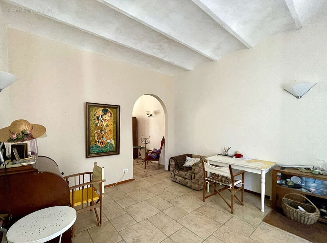 Appartement à MEYRANNES