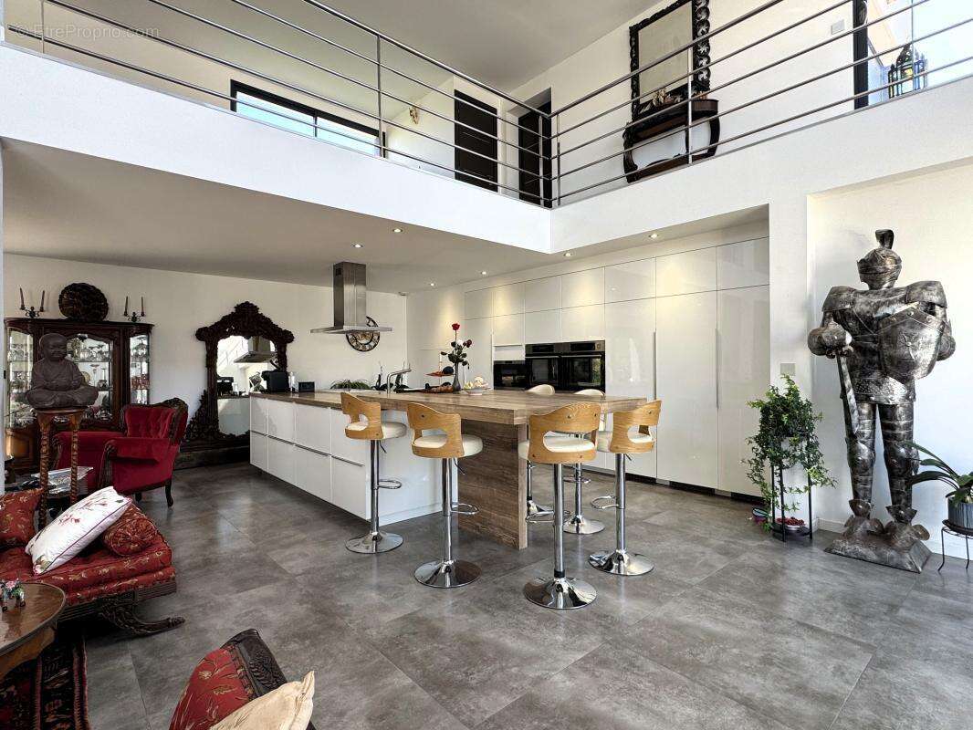 Villa d'exception aux volumes spectaculaires et prestations haut de gamme - photo 3