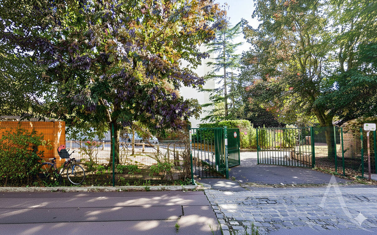 Parking à MONTREUIL