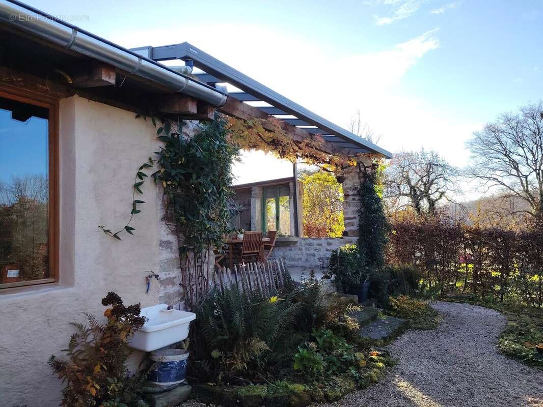 Maison à LA BASSE-VAIVRE