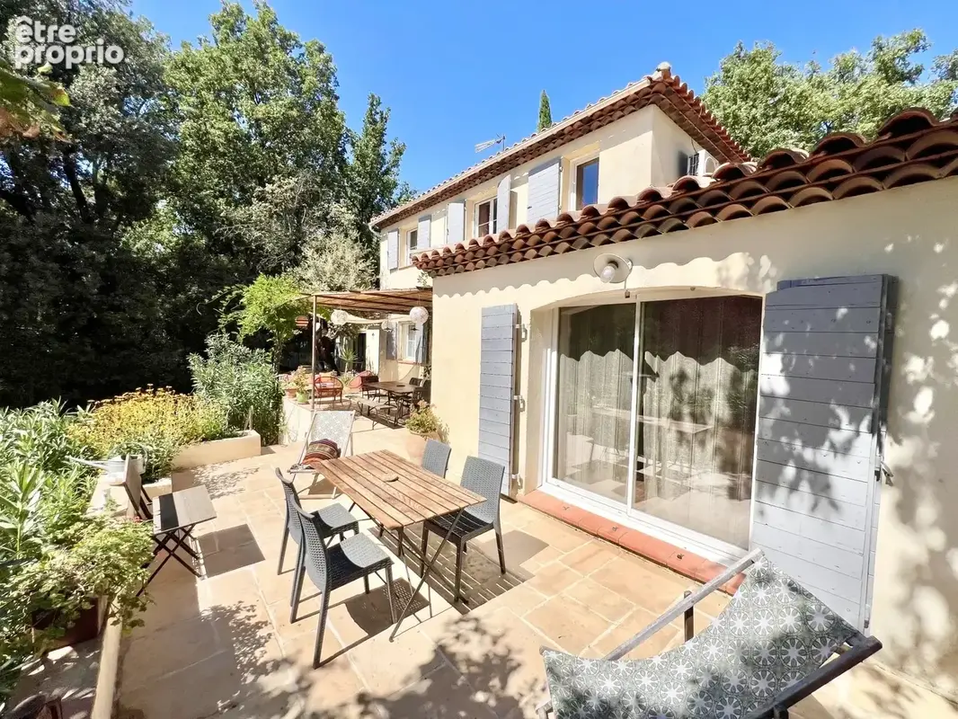 Bastide provençale de charme de 183.51 m² sur 1 980 m² de terrain paysagé avec piscine - photo 2